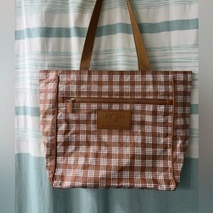 NWOT aloha collection go to tote